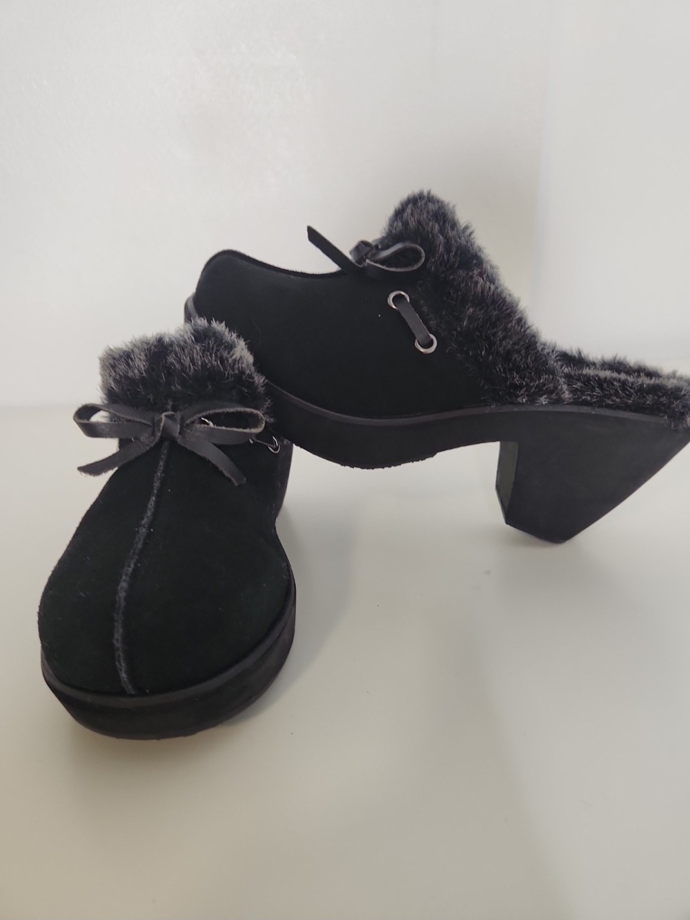 Skechers Women’s 8 Black Leather Faux Fur Lined Mule Clogs Block Heel Slip On - Picture 3 of 9